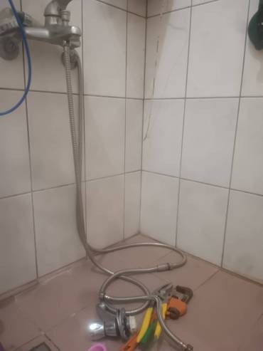 大溪水電行更換浴室蓮蓬頭